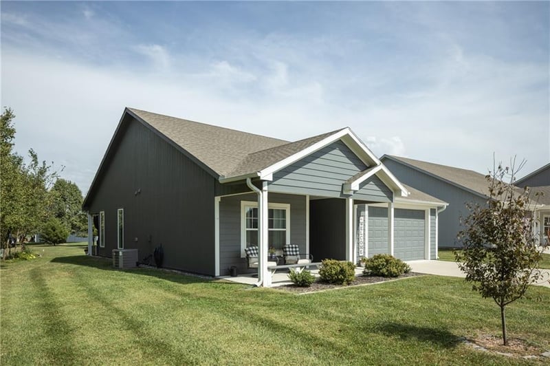 400 NE Chestnut Ct, Oak Grove, MO 64075