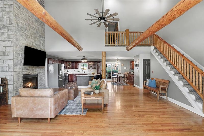 611 N Winnebago Dr, Lake Winnebago, MO 64034
