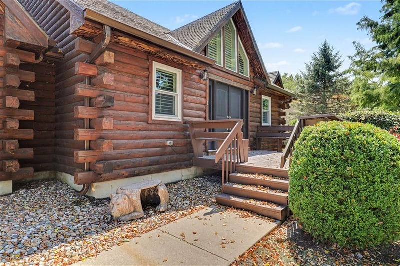 611 N Winnebago Dr, Lake Winnebago, MO 64034