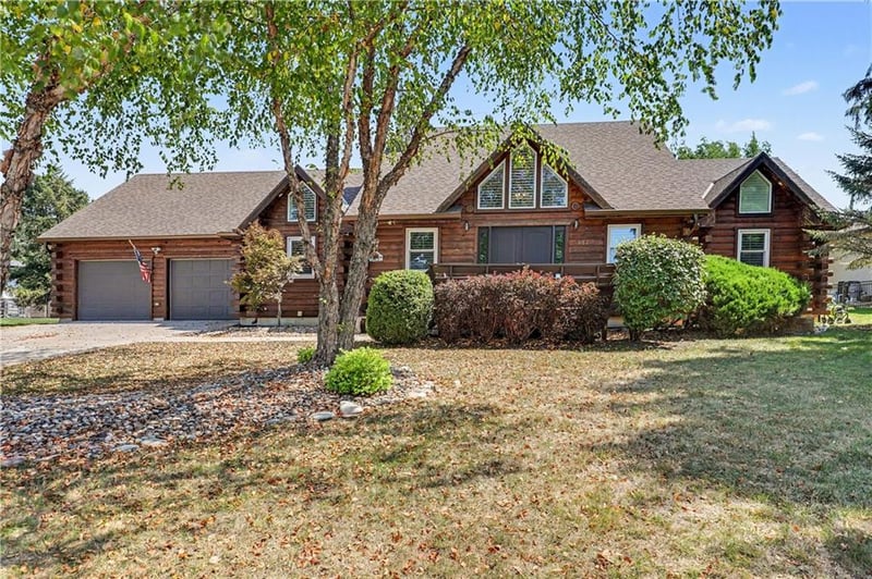 611 N Winnebago Dr, Lake Winnebago, MO 64034
