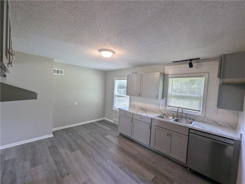 1206 E 134th St, Grandview, MO 64030