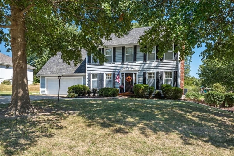 2201 Green Meadows Ct, St Joseph, MO 64506