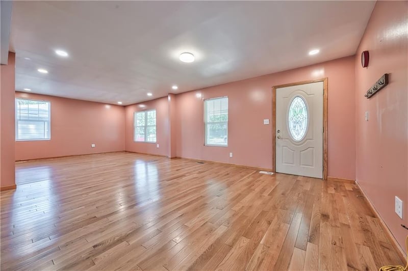 1627 E Glenn Dr, Lawrence, KS 66044