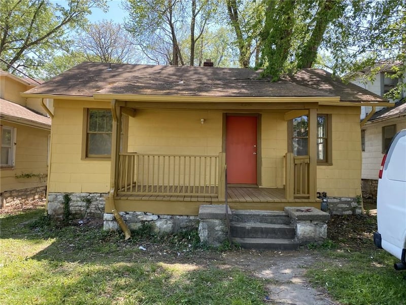 2209 E 59th St, Kansas City, MO 64130