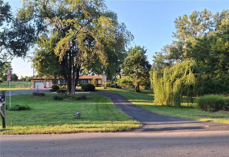 14017 Stillwell St, Bonner Springs, KS 66012