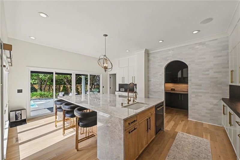 5346 W 123rd St, Leawood, KS 66209