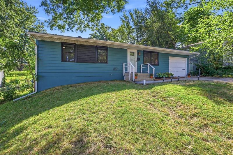 809 N Powahatan Dr, Independence, MO 64056