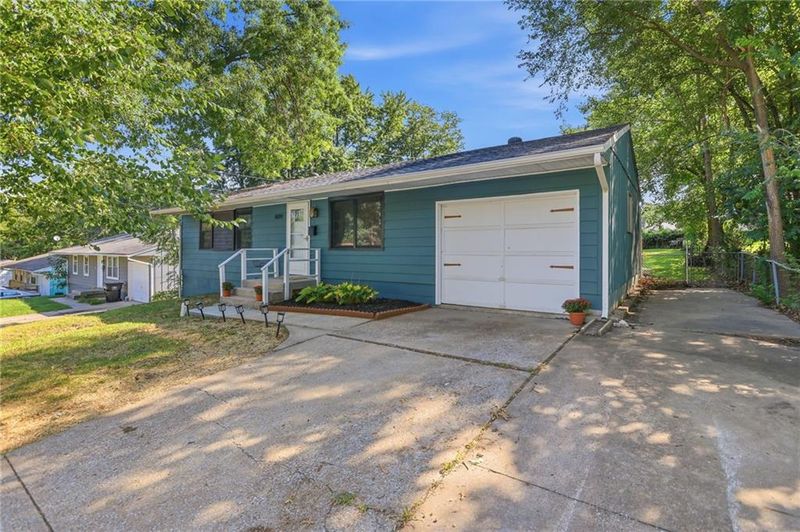 809 N Powahatan Dr, Independence, MO 64056