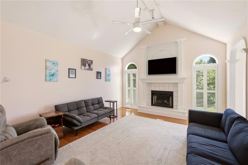 11305 N Holly St, Kansas City, MO 64155