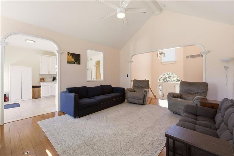 11305 N Holly St, Kansas City, MO 64155