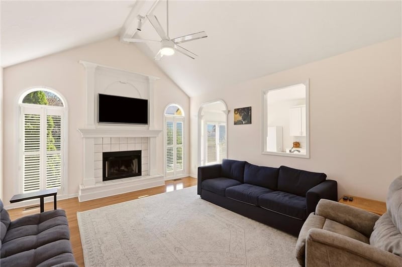 11305 N Holly St, Kansas City, MO 64155