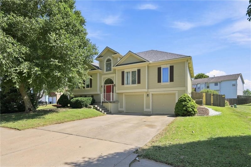 11305 N Holly St, Kansas City, MO 64155