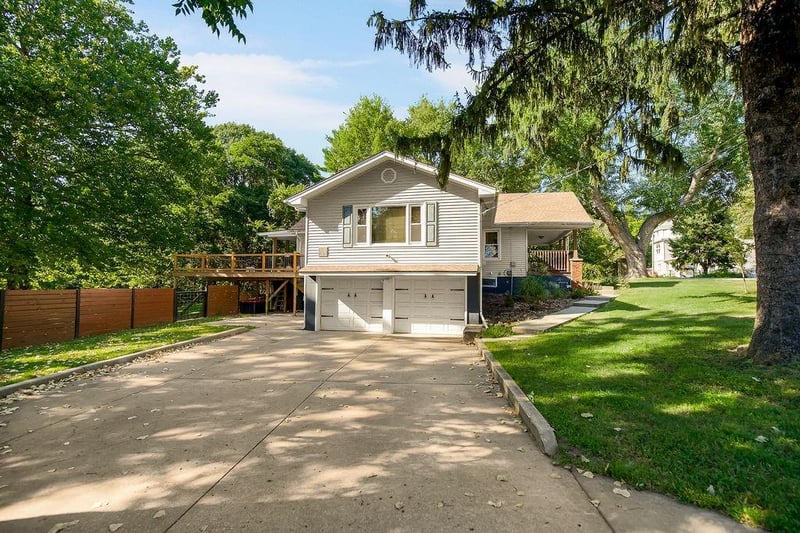 3526 N River Blvd, Sugar Creek, MO 64050