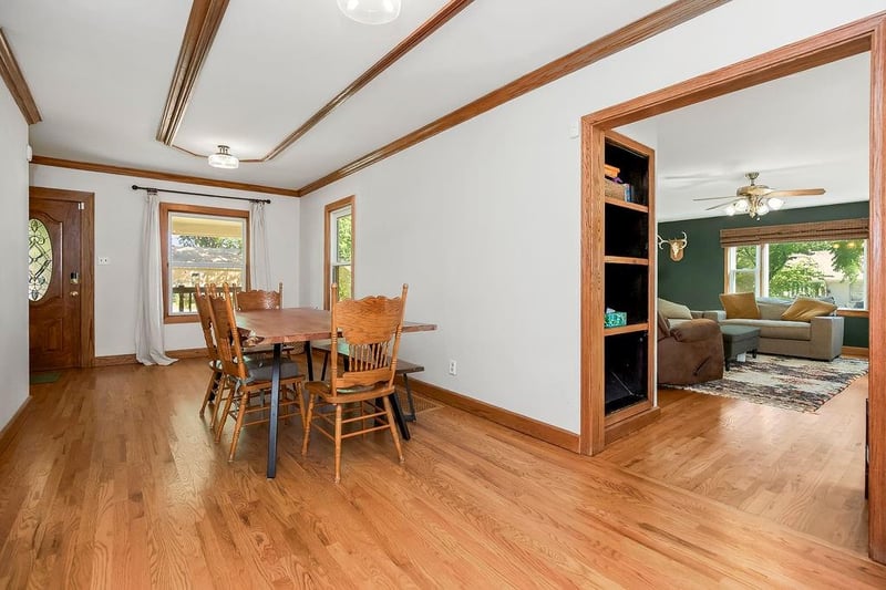 3526 N River Blvd, Sugar Creek, MO 64050
