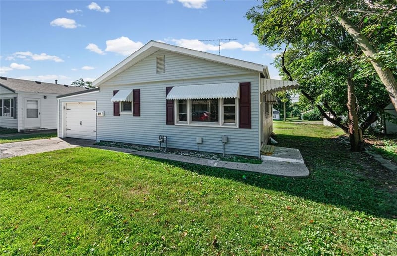 911 W 3rd St, Cameron, MO 64429