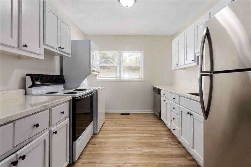 731 W 25th St, Lawrence, KS 66046