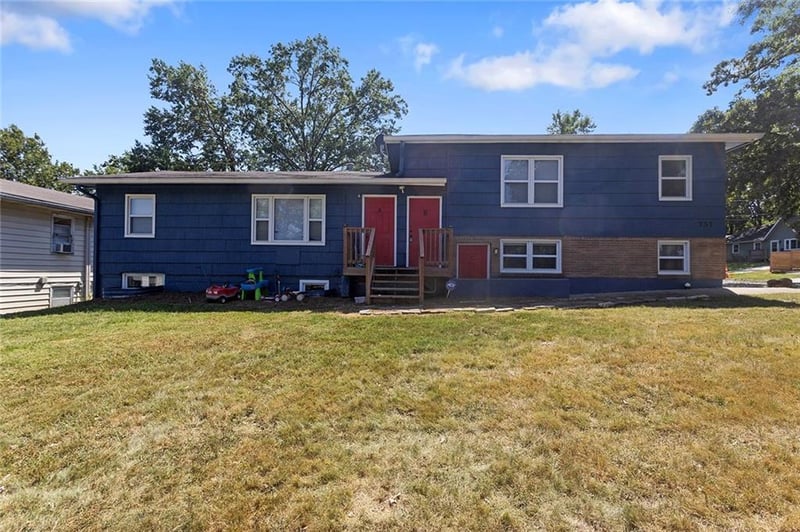 731 W 25th St, Lawrence, KS 66046