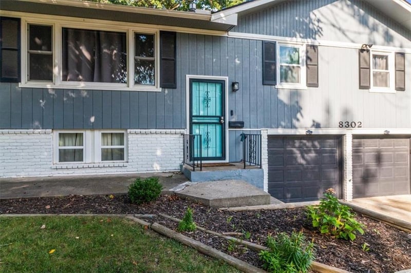 8302 Manning Ave, Raytown, MO 64138