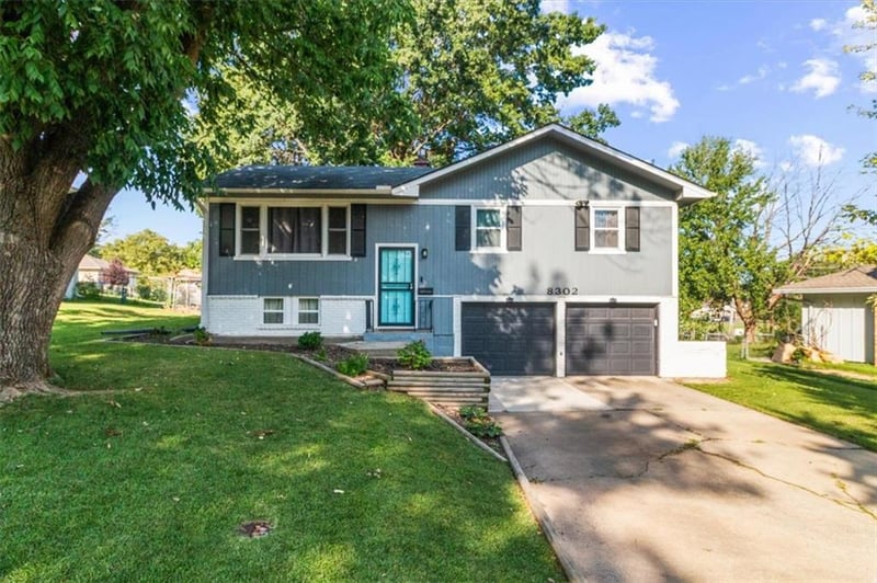 8302 Manning Ave, Raytown, MO 64138