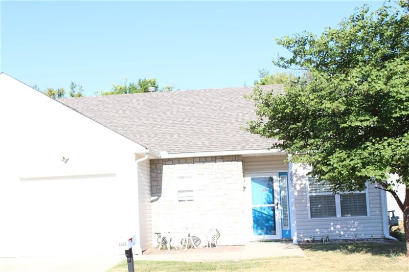 1661 Fall Creek Dr, Tonganoxie, KS 66086