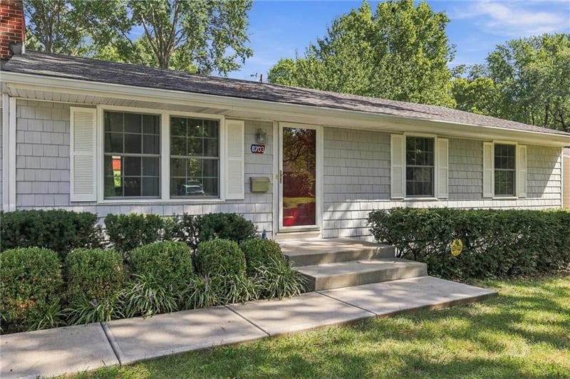 8703 Belleview Ave, Kansas City, MO 64114