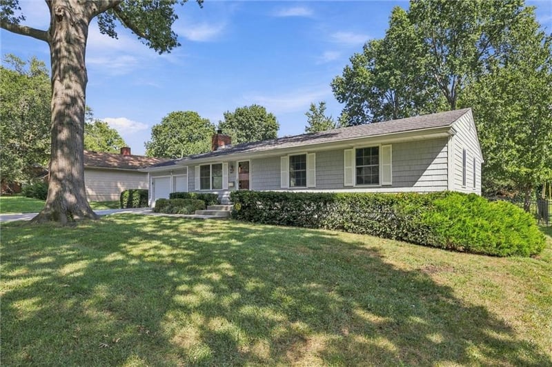 8703 Belleview Ave, Kansas City, MO 64114