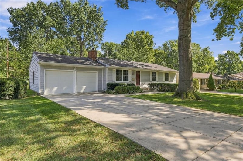 8703 Belleview Ave, Kansas City, MO 64114