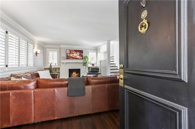 635 Greenway Ter, Kansas City, MO 64113