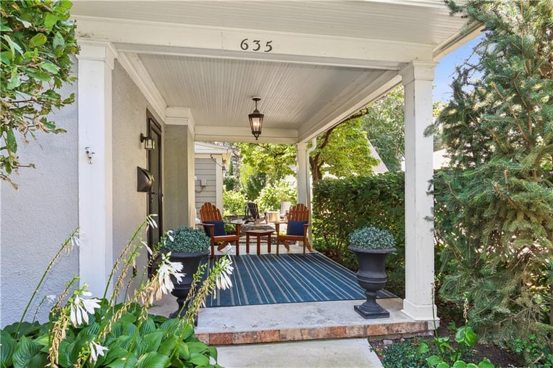 635 Greenway Ter, Kansas City, MO 64113