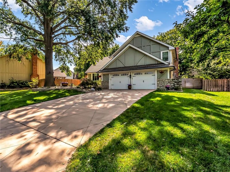 10804 Horton St, Overland Park, KS 66211