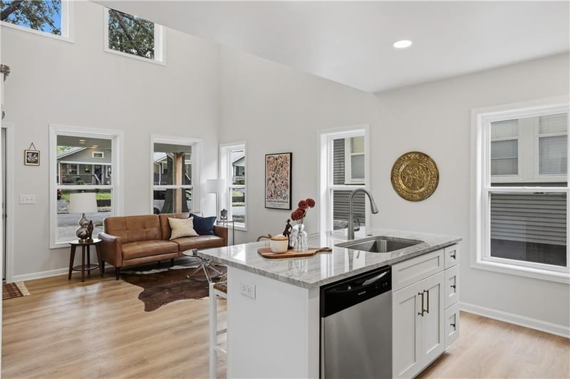 7616 Pennsylvania Ave, Kansas City, MO 64114