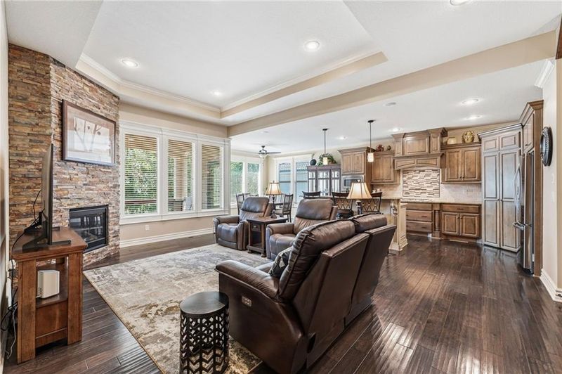 1209 SW 40th St, Lee's Summit, MO 64082