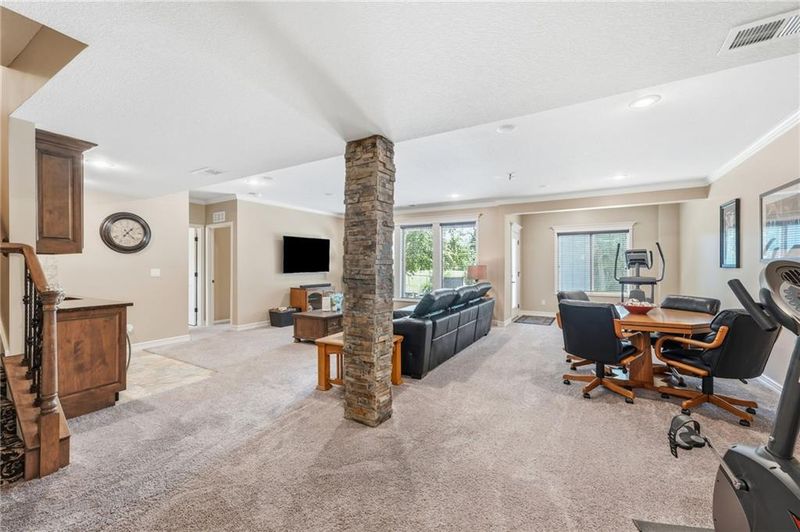 1209 SW 40th St, Lee's Summit, MO 64082