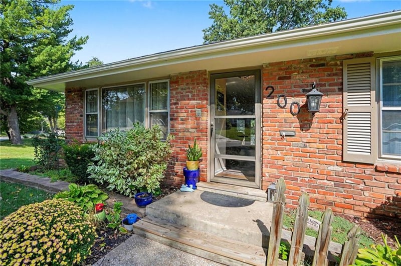 200 W 104th Ter, Kansas City, MO 64114