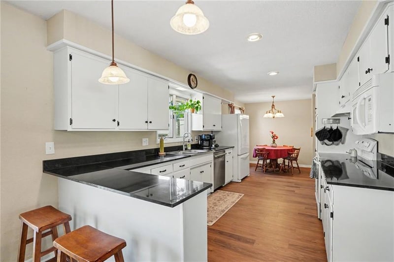 200 W 104th Ter, Kansas City, MO 64114