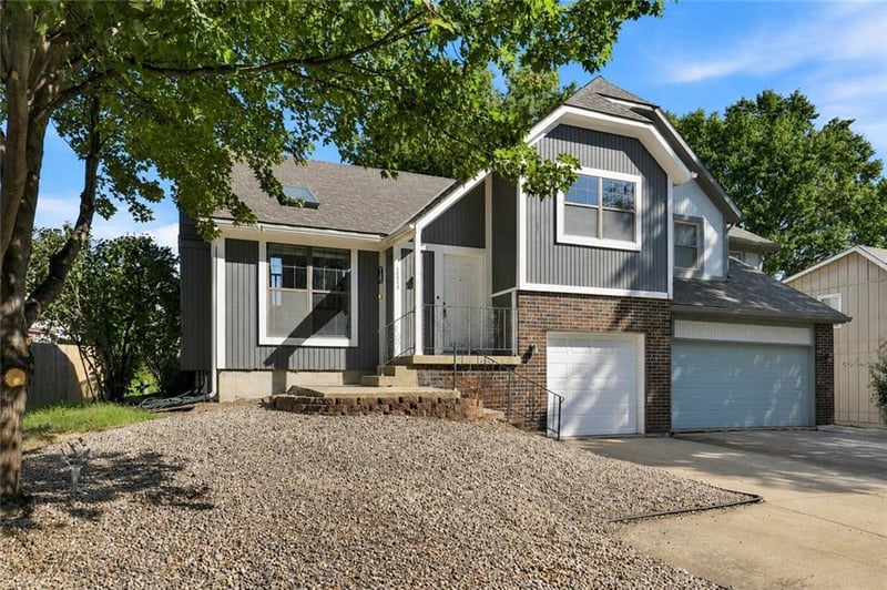 10924 W 115th St, Overland Park, KS 66210