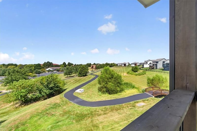 1100 NE Goshen Ct, Lee's Summit, MO 64064