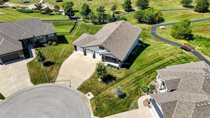 1100 NE Goshen Ct, Lee's Summit, MO 64064