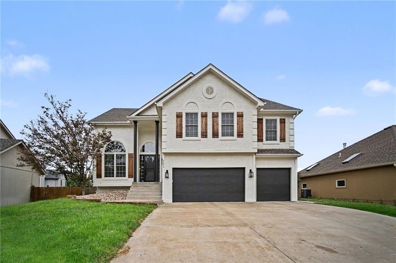 6275 N Nevada Ave, Parkville, MO 64152