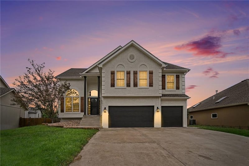 6275 N Nevada Ave, Parkville, MO 64152