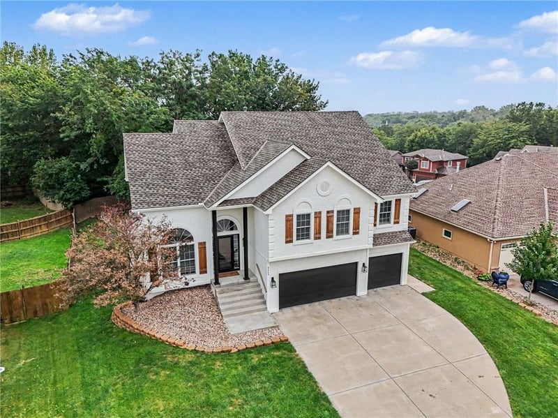 6275 N Nevada Ave, Parkville, MO 64152