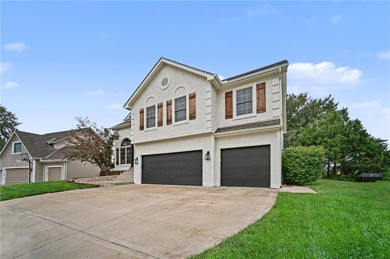 6275 N Nevada Ave, Parkville, MO 64152
