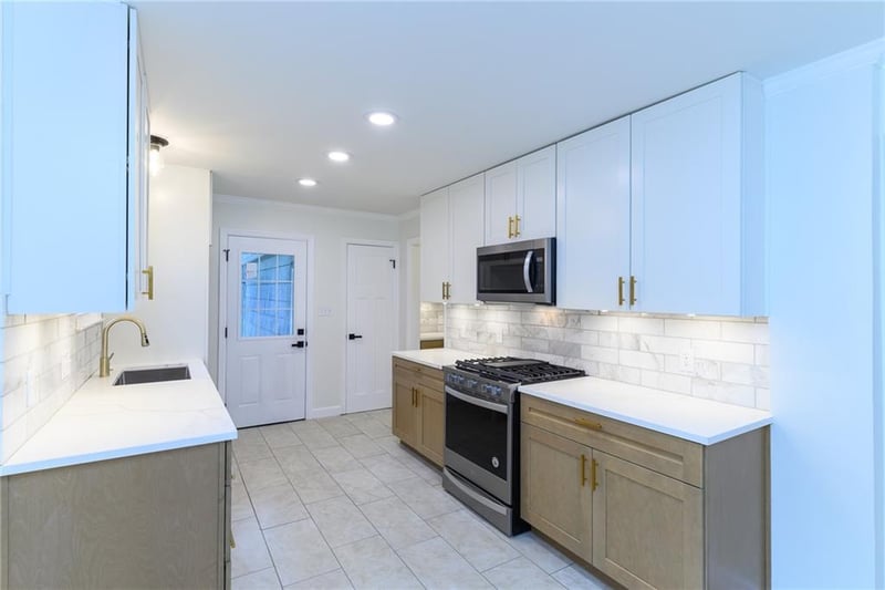 2001 W 79 St, Prairie Village, KS 66208