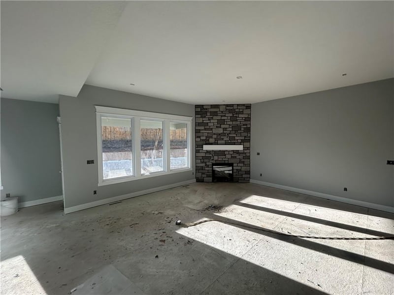 1917 Ridge Tree Dr, Pleasant Hill, MO 64080