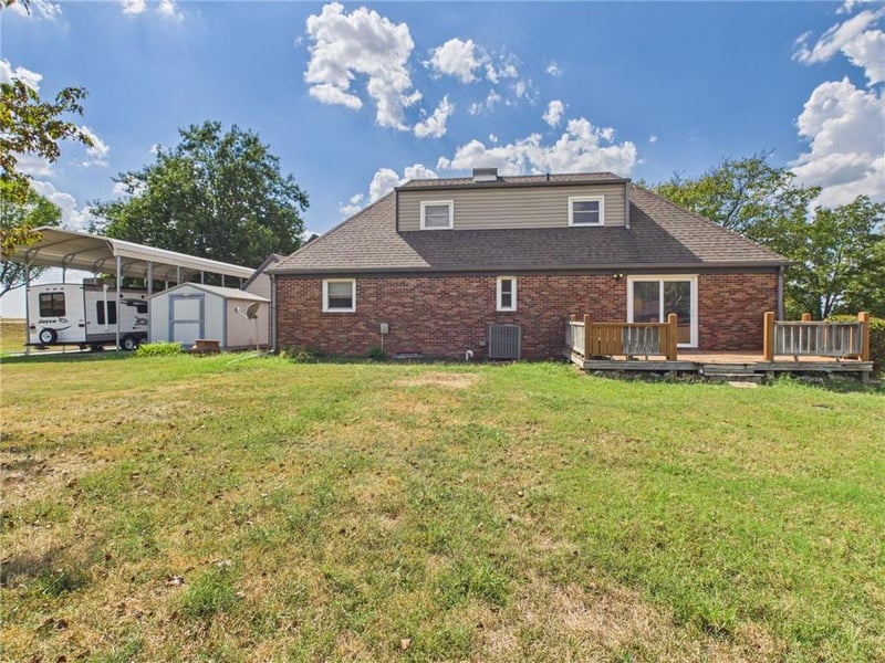 915 215th St, Fort Scott, KS 66701