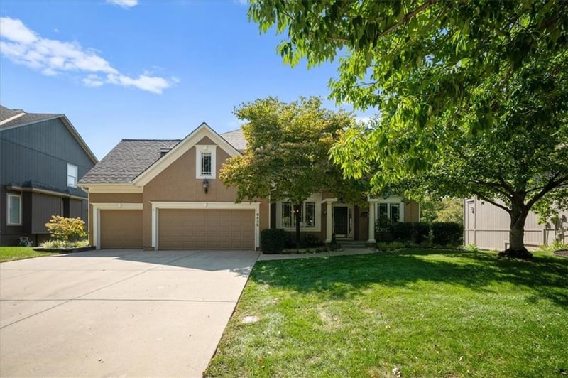8426 Haven St, Lenexa, KS 66219