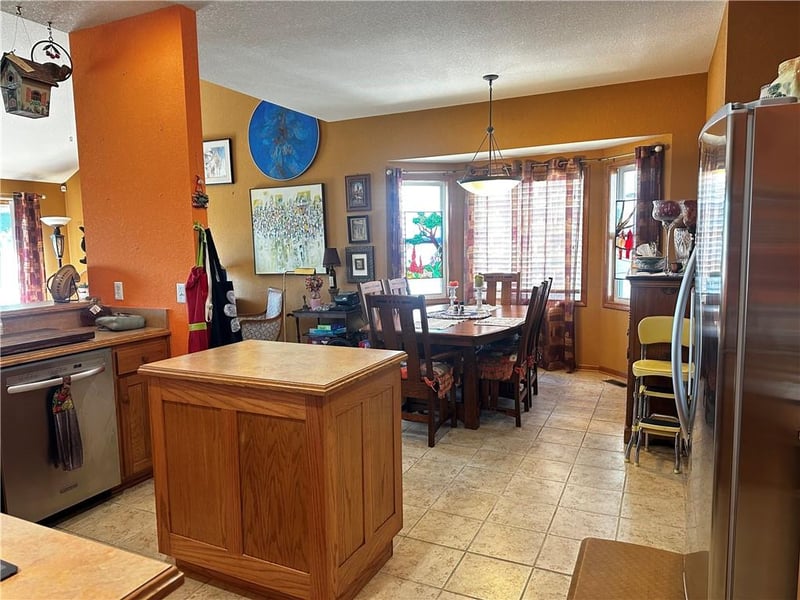 4902 Kelsey Ct, St Joseph, MO 64506