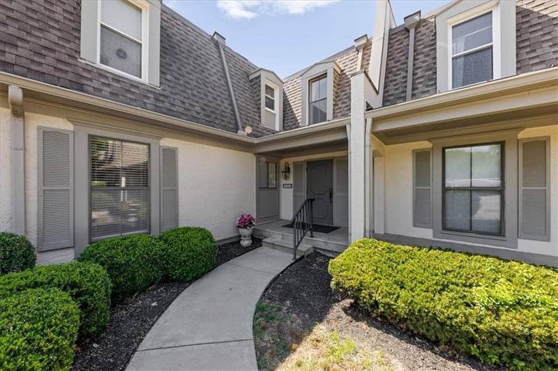 10758 Glenwood St #C, Overland Park, KS 66211