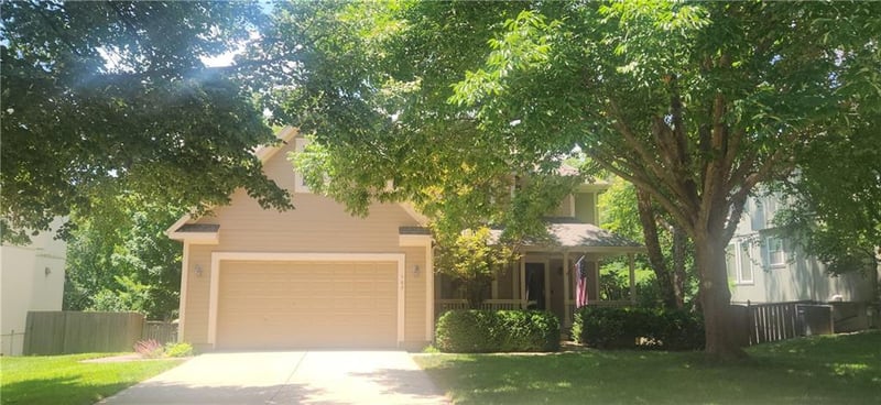 106 Broadmoor Dr, Louisburg, KS 66053