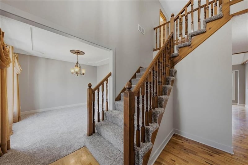 10232 Tracy Ave, Kansas City, MO 64155